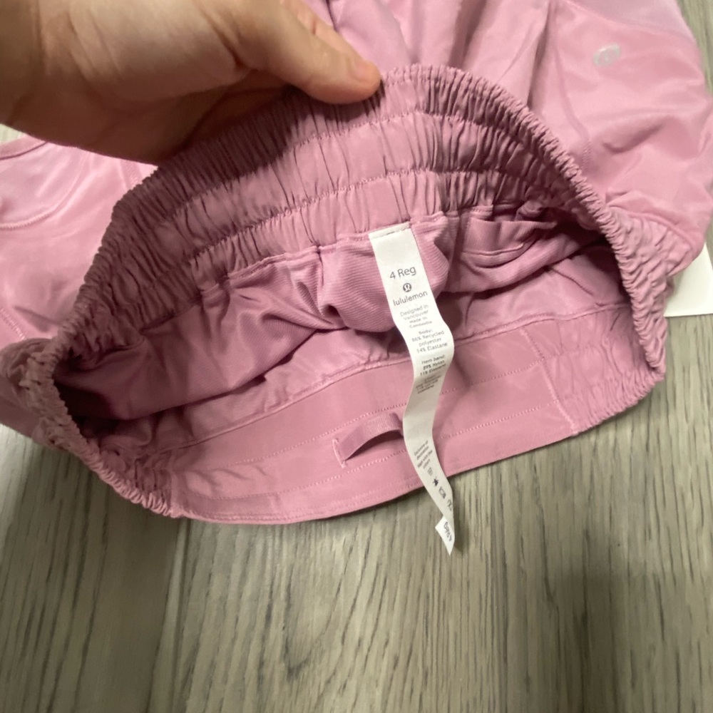 Lululemon Hotty Hot 2.5” shorts NWT
